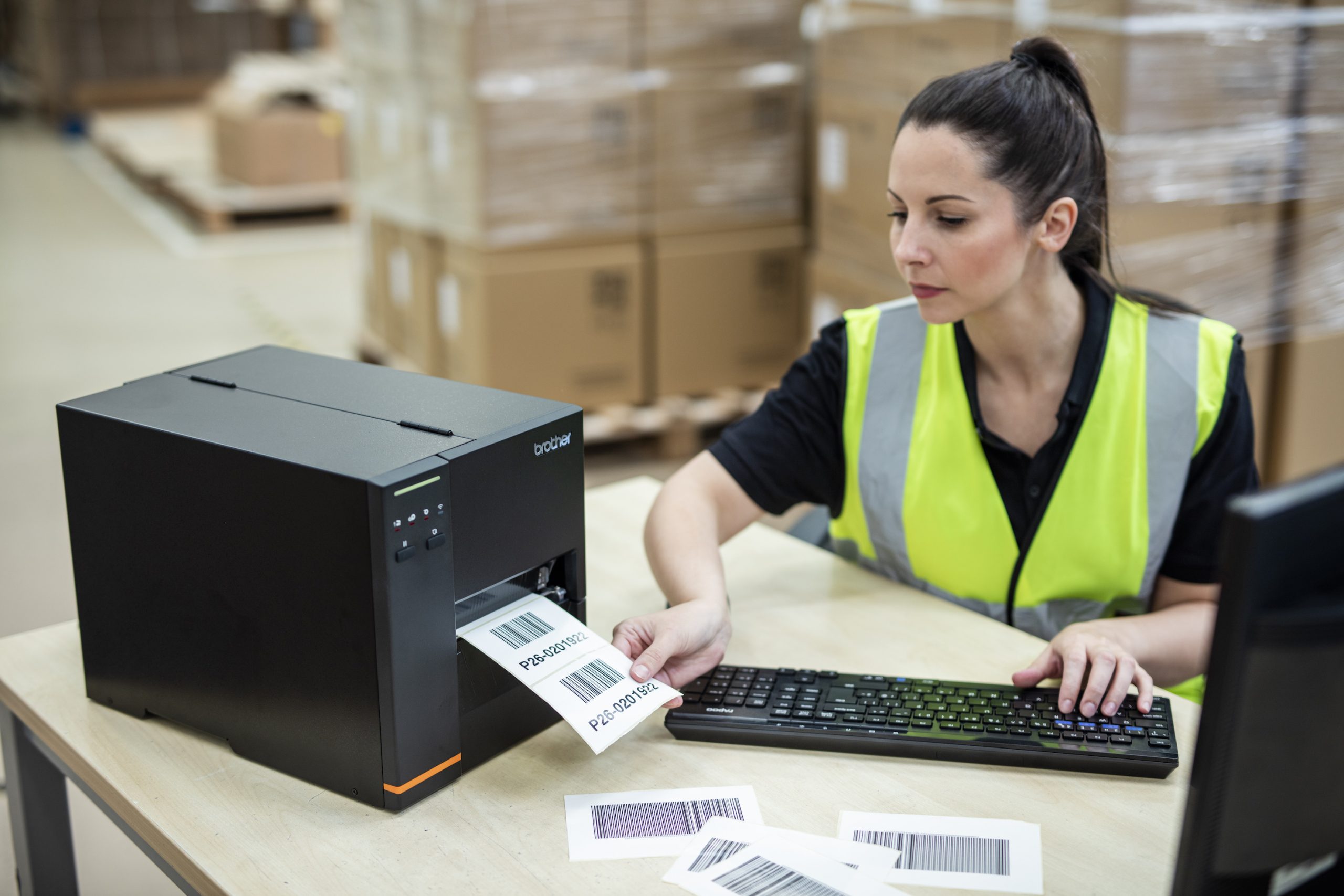 Blocchi Di Legno Marroni Su Superficie Bianca Photo – Photo Gris - Foto 3